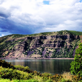 Crude oil train stopped in the Columbia Gorge