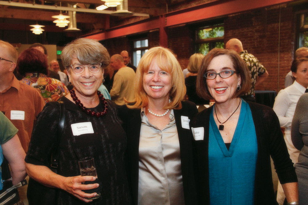 L-R: Susan Mandiberg, Dean Jennifer Johnson, Governor Kate Brown '85