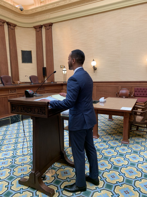 Clinic student Bruce Myers argues at the Oregon Court of Appeals.